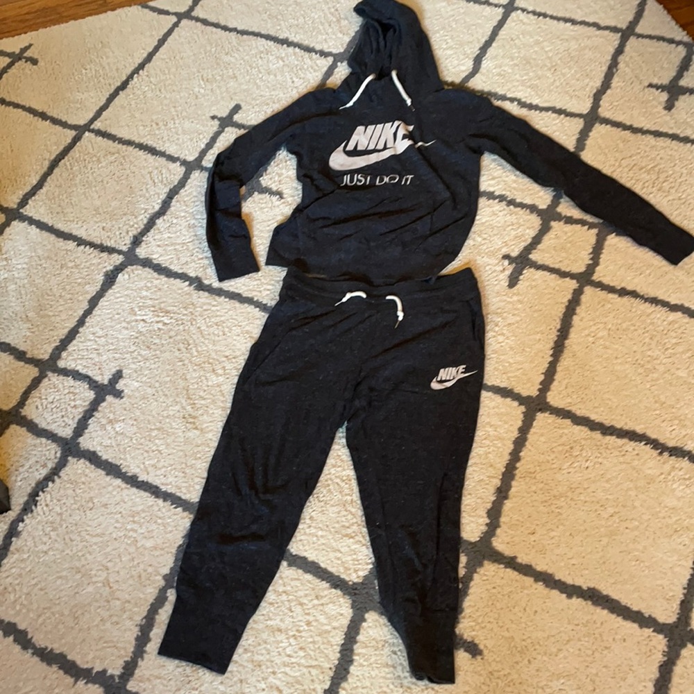 Nike women’s sweatsuit - small